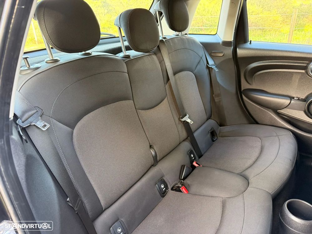 MINI 5 Portas Cooper D Aut. - 16