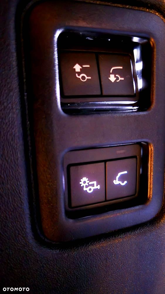 Land Rover Defender - 21