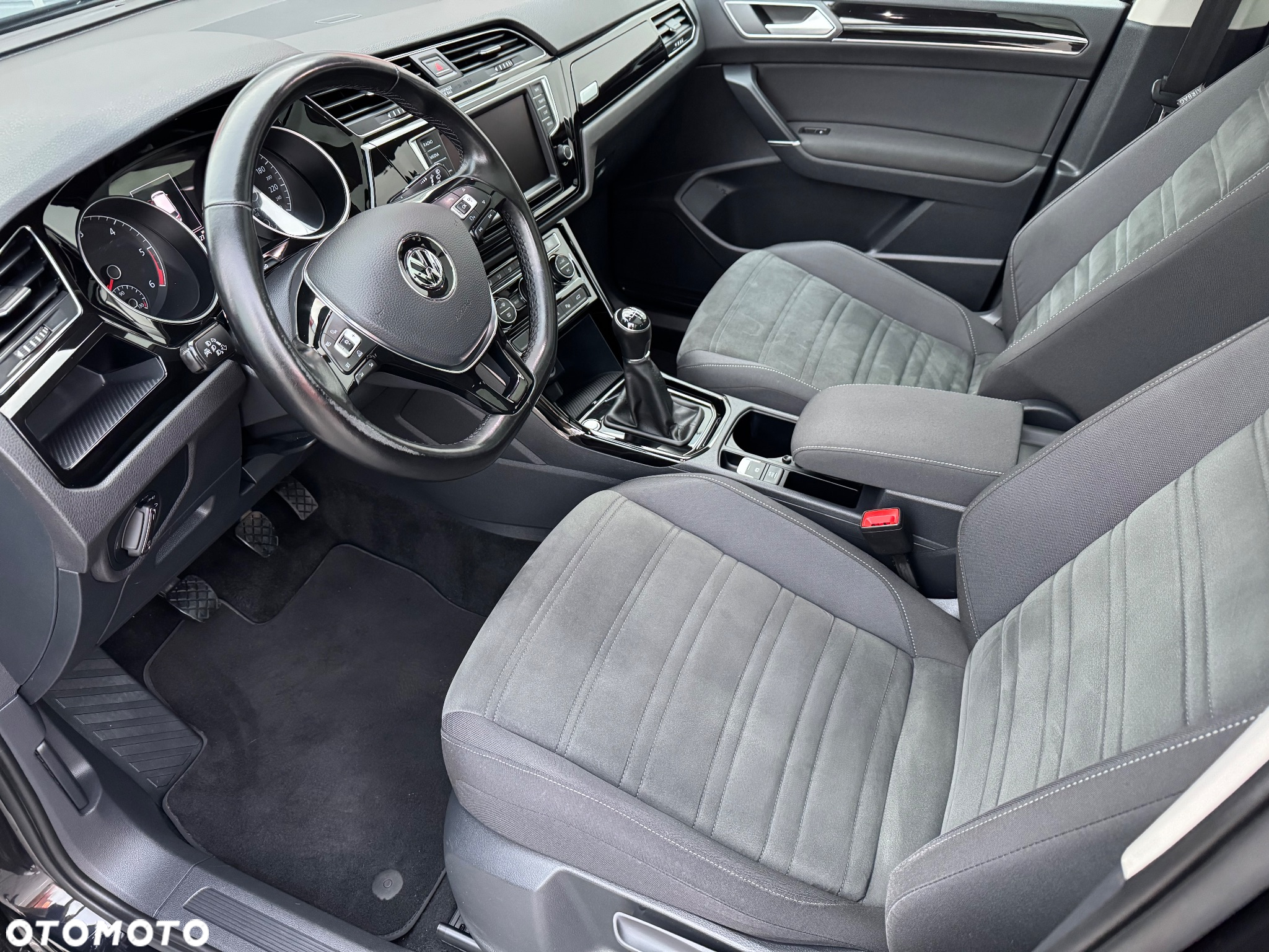 Volkswagen Touran 2.0 TDI BMT Highline - 18