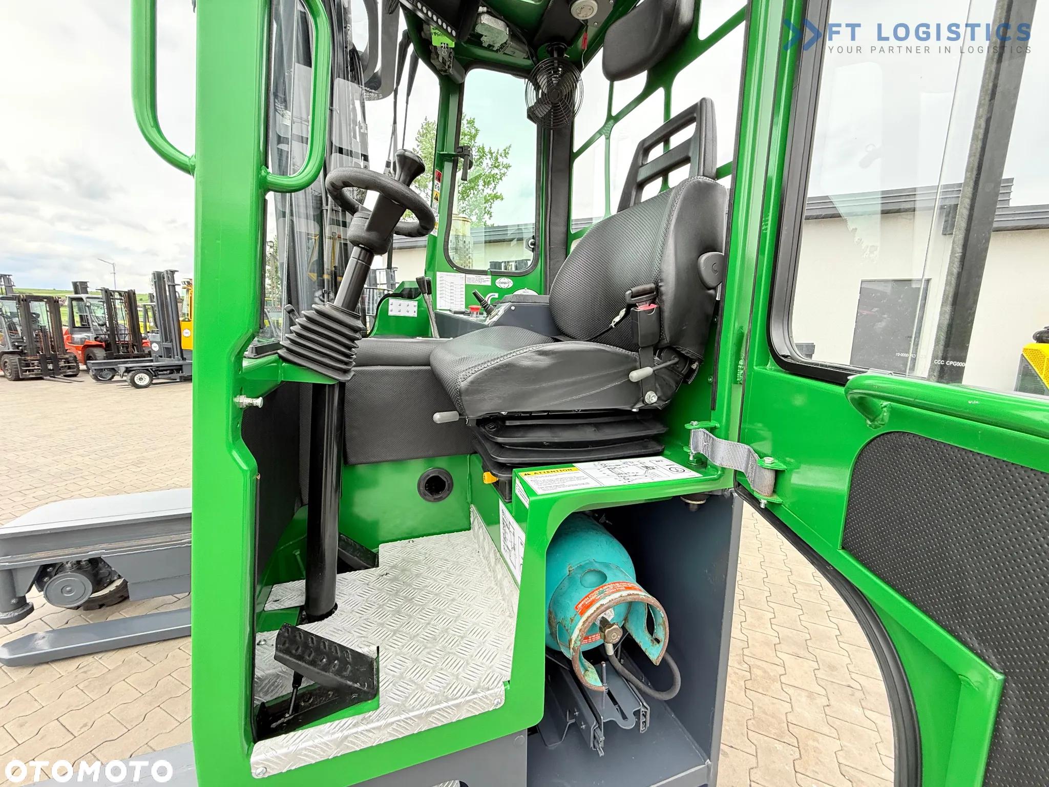 Combilift C4000 / TRIPLEX / 9300MM /  DUŻY WYBÓR WÓZKÓW CZTEROKIERUNKOWYCH / WOLNY SKOK / POZYCJONER / GAZ / KABINA / JAK NOWY - 13