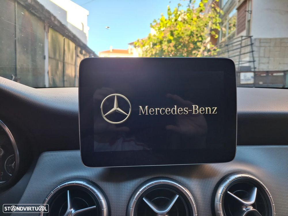 Mercedes-Benz 200 - 13