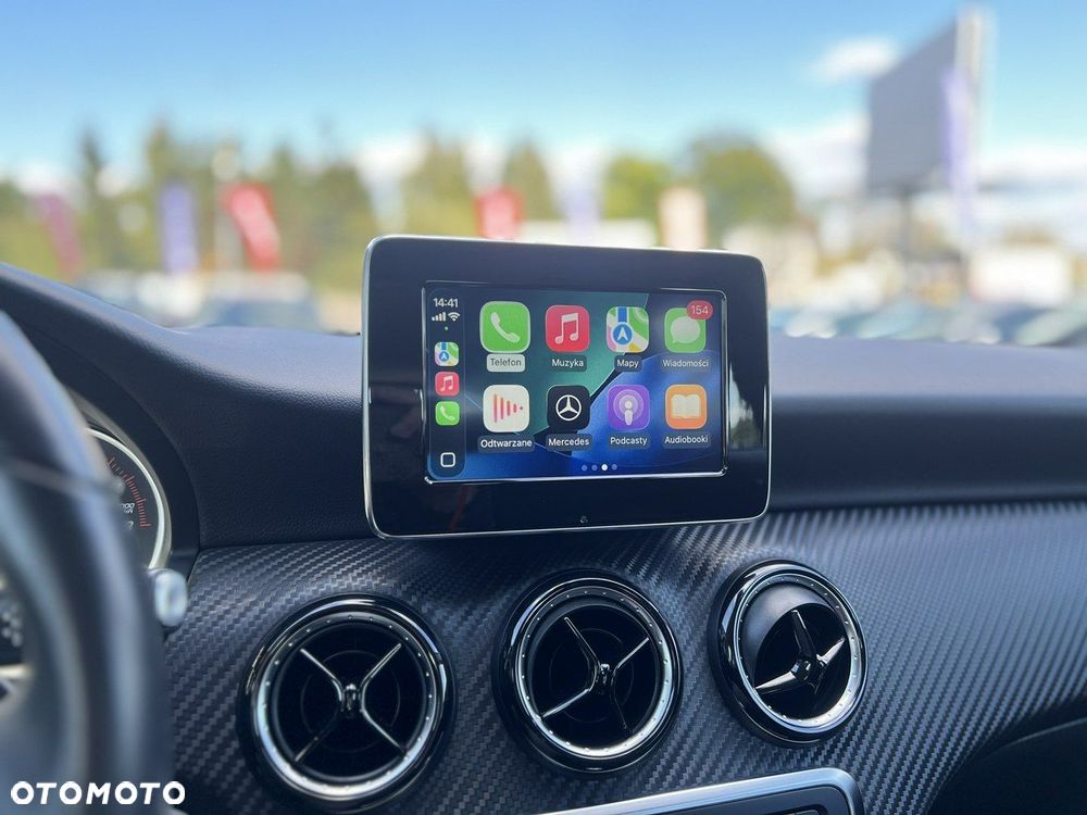 Mercedes-Benz GLA 180 7G-DCT - 24