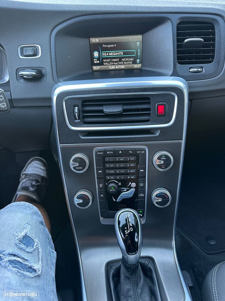 Volvo V60 1.6 D2 Momentum Eco Powershift - 28