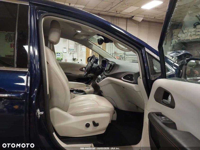 Chrysler Pacifica - 22