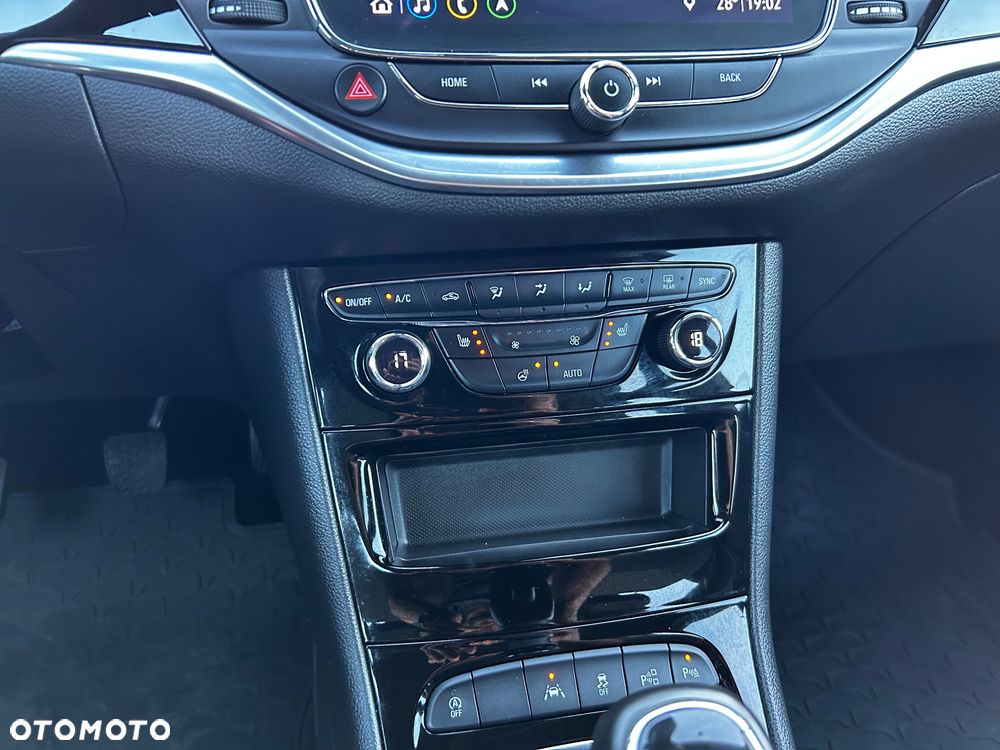 Opel Astra 1.2 Turbo Business Edition - 32