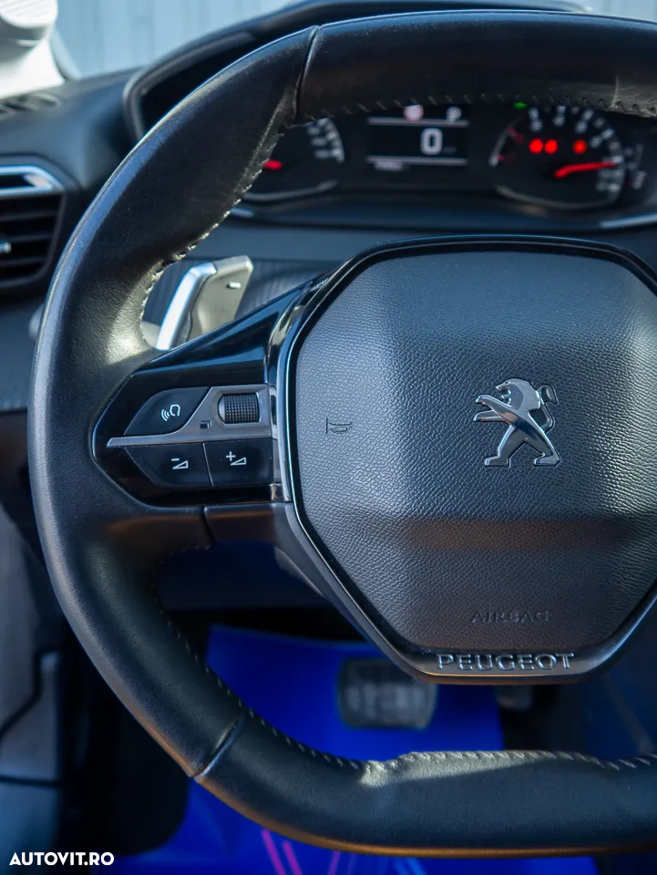 Peugeot 208 PureTech 100 EAT8 Allure - 27
