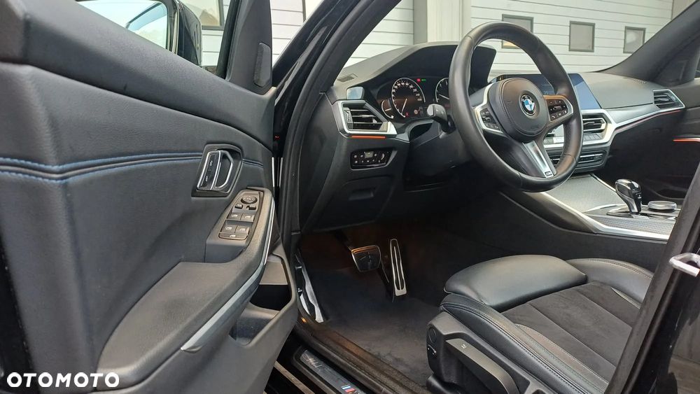 BMW Seria 3 320i xDrive M Sport - 30