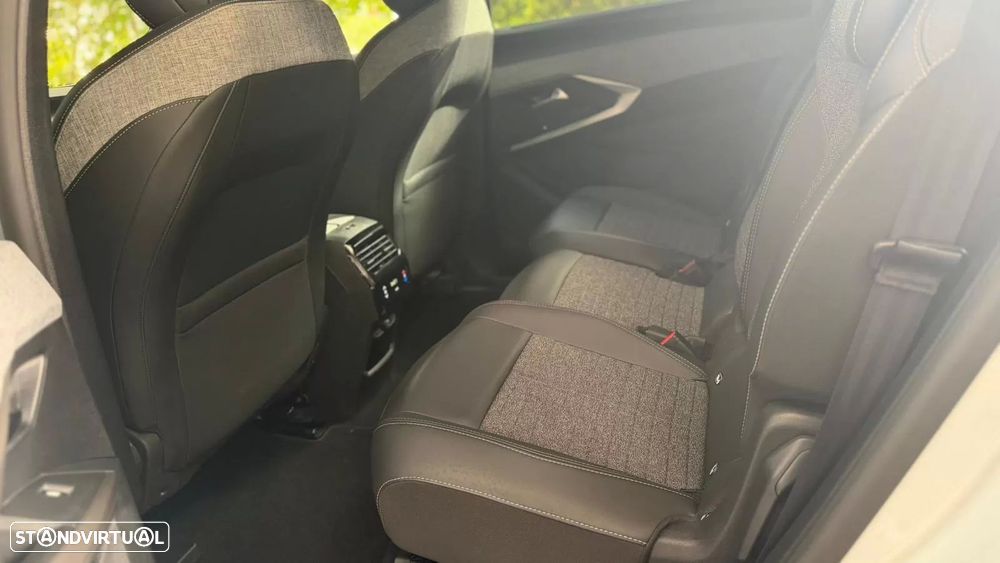 Peugeot 5008 1.2 Hybrid Allure e-DCS6 - 19