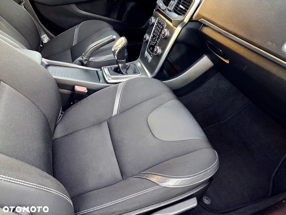 Volvo V40 D2 Momentum - 26
