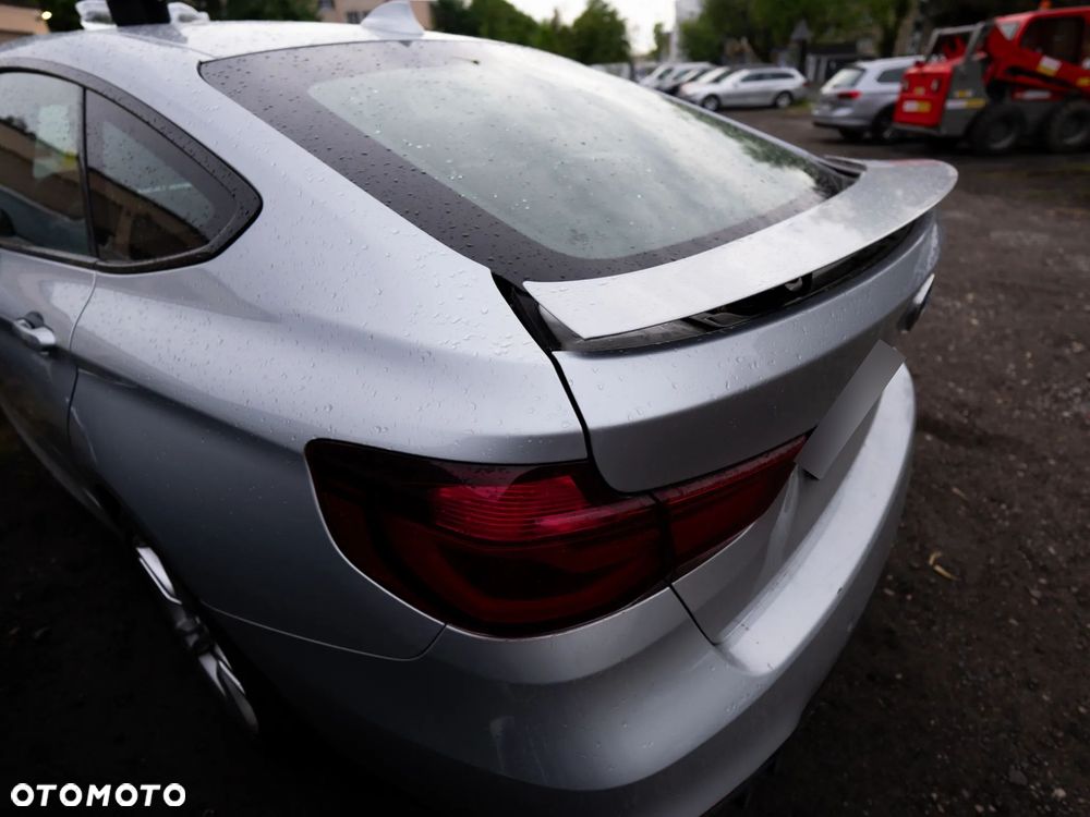 BMW 3GT 330i xDrive M Sport - 16