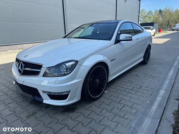 Mercedes-Benz Klasa C 63 AMG Coupe AMG SPEEDSHIFT MCT AMG Performance Package