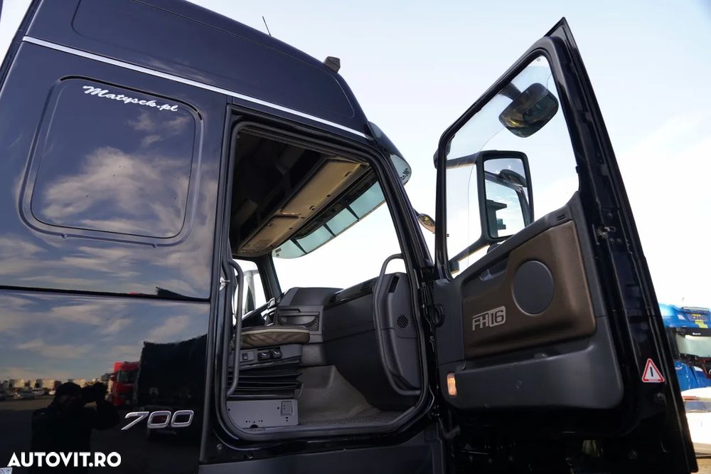 Volvo FH16 / 700 / 6x4 / SISTEM HIDRAULIC / RETARDER / TRACTOR CU 3 AXE / MASĂ PUTERNICĂ 120 T - 37