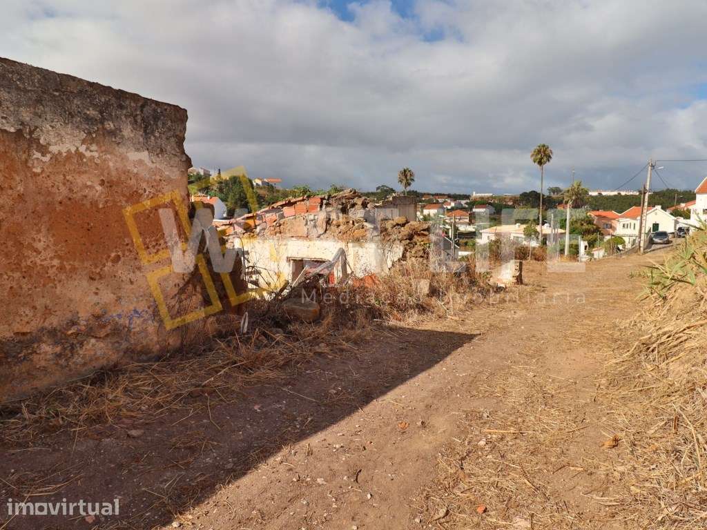 Terreno Urbano com Ruína e Vista Desafogada | A 5 Minutos do Centro... - Grande imagem: 2/16