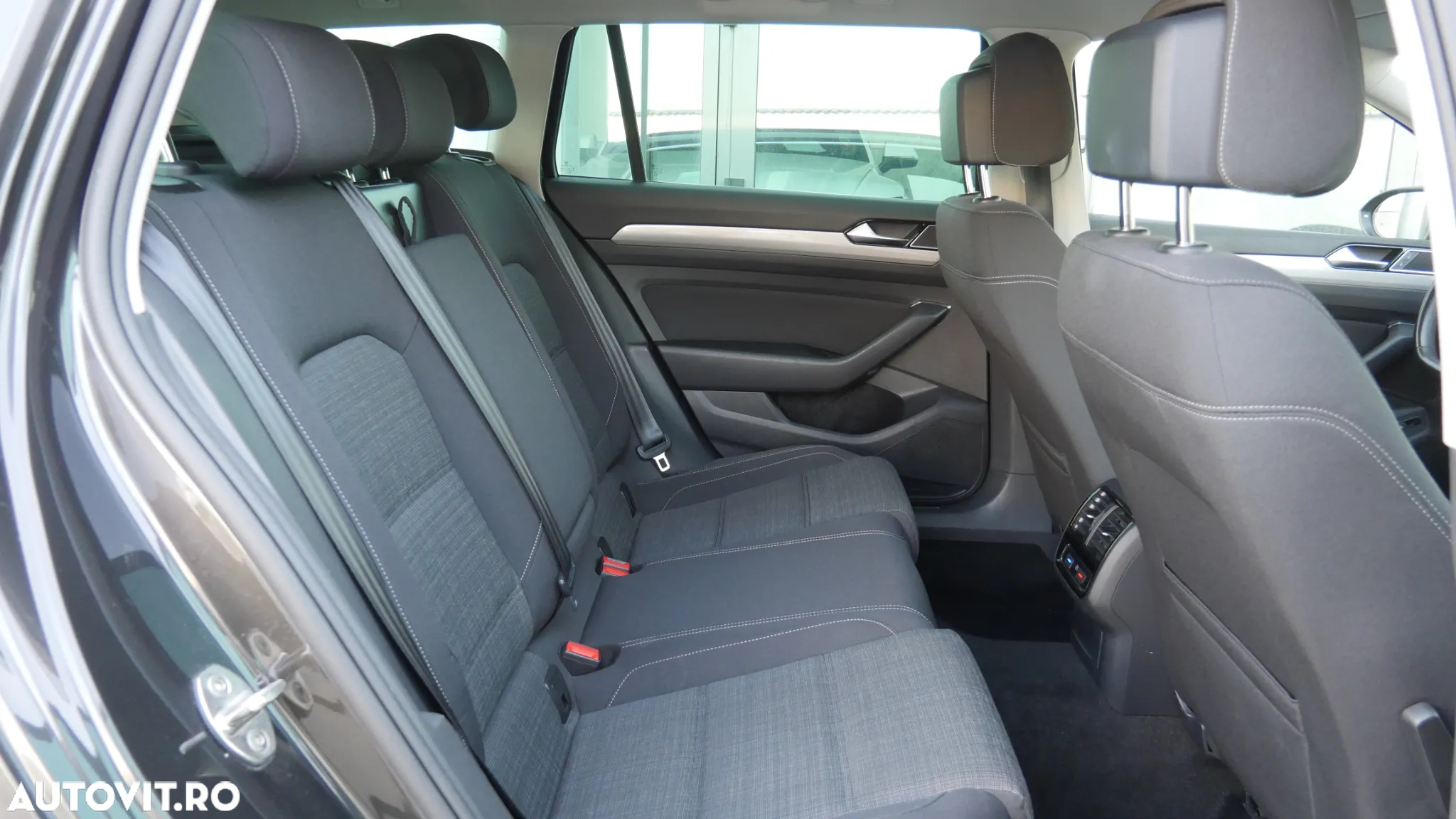 Volkswagen Passat Variant 2.0 TDI SCR DSG Business - 16