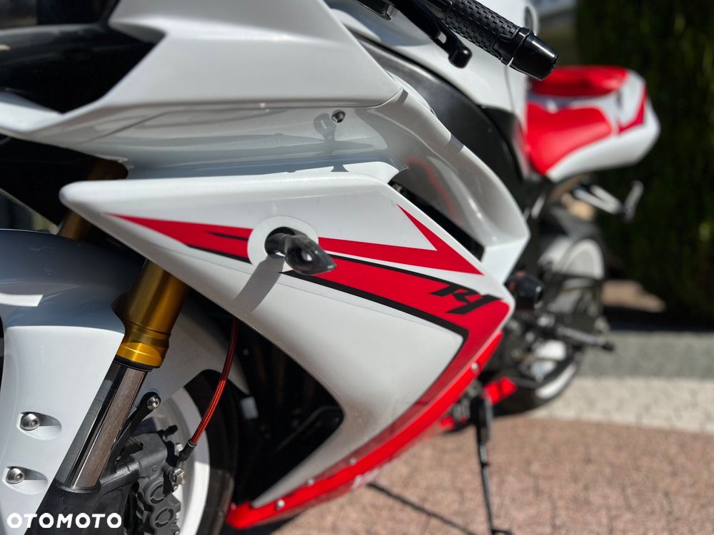 Yamaha R1 - 27
