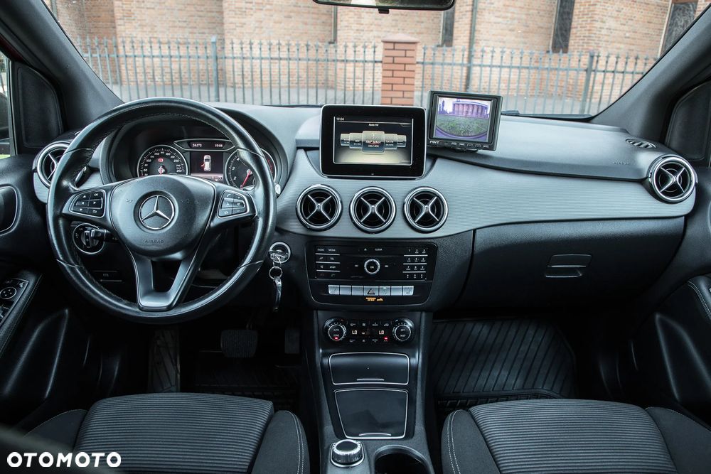 Mercedes-Benz Klasa B 180 7G-DCT AMG Line - 26