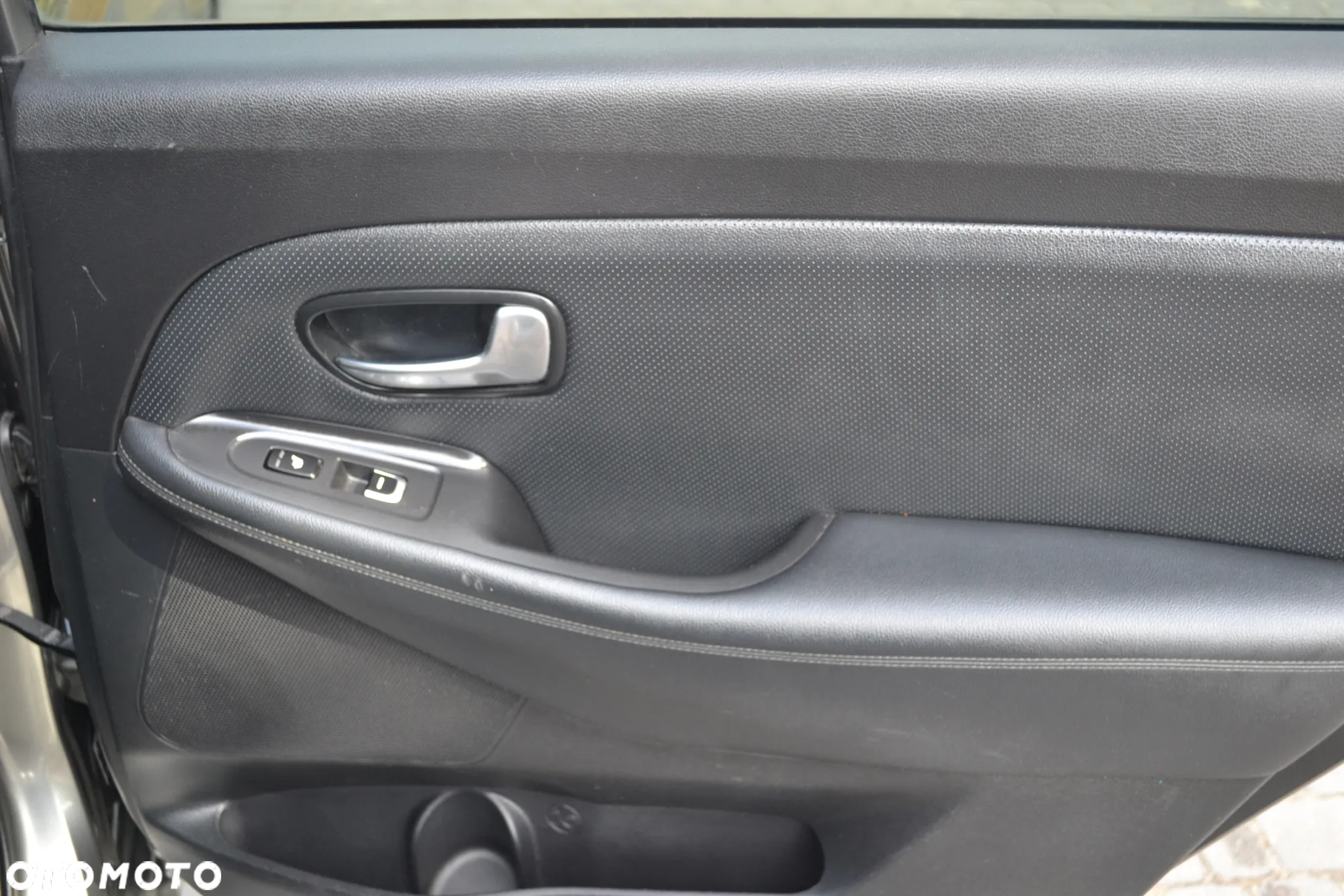 Kia Carens 1.7 CRDi Business Line 7os 7DCT - 26
