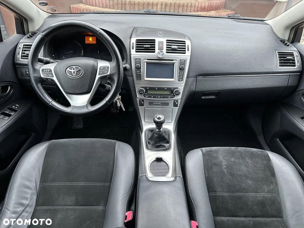 Toyota Avensis 1.8 Premium EU5 - 17