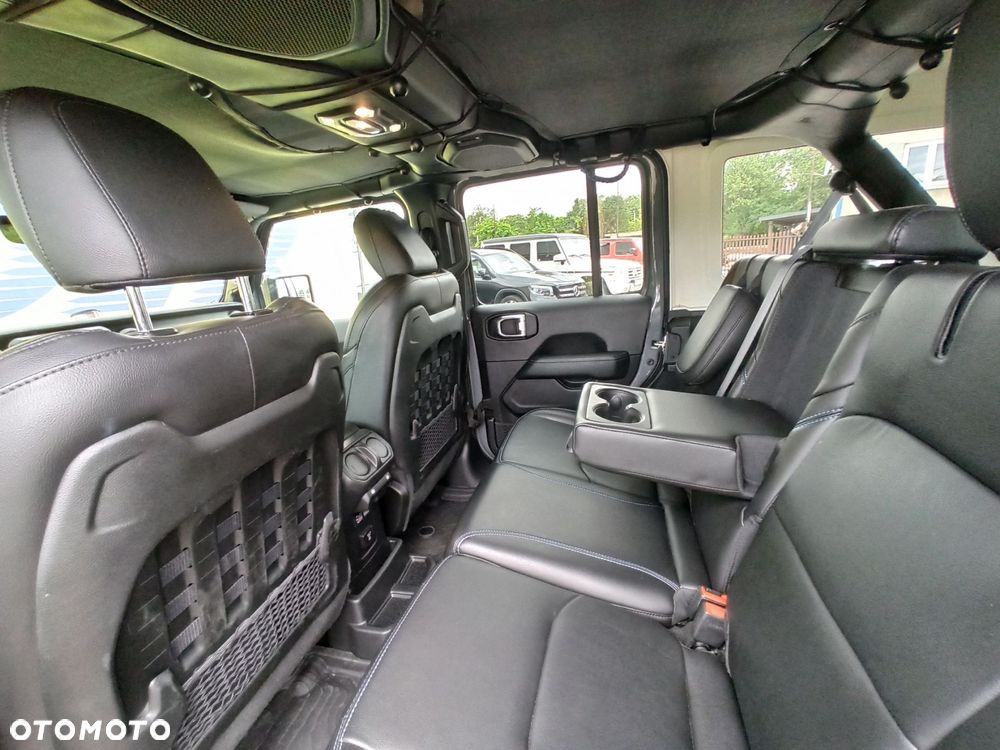 Jeep Wrangler - 8