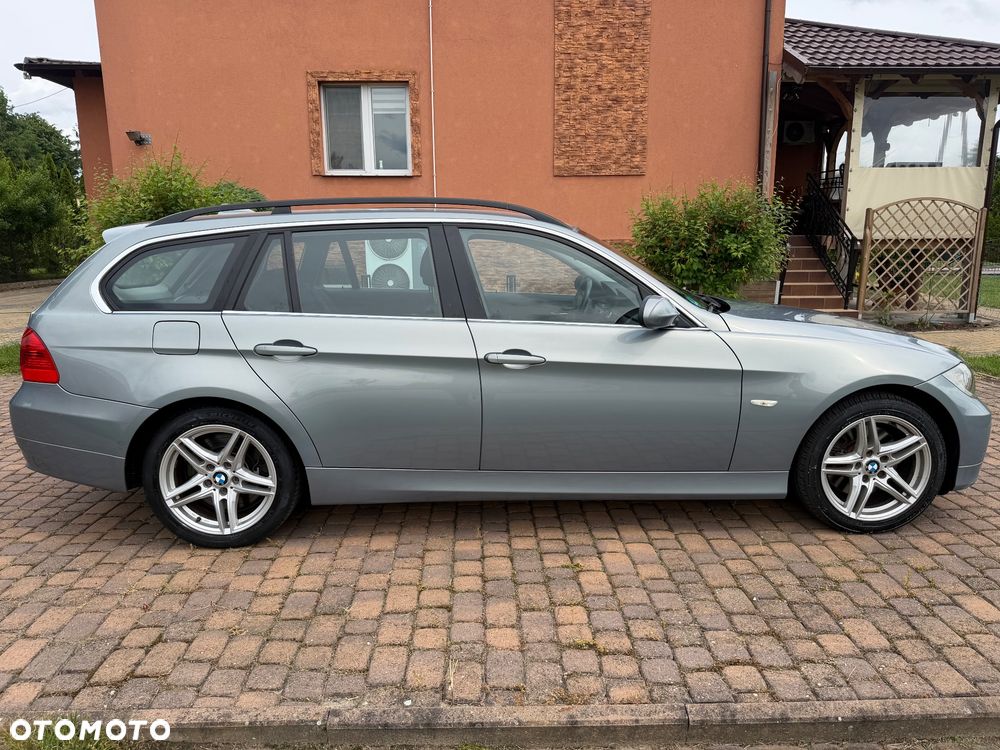 BMW Seria 3 325i - 4