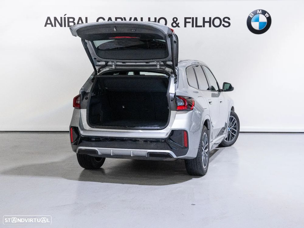 BMW iX1 eDrive20 Pack Desportivo M - 5