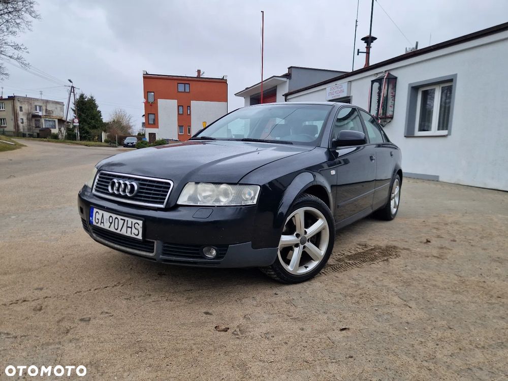 Audi A4 Limousine - 1