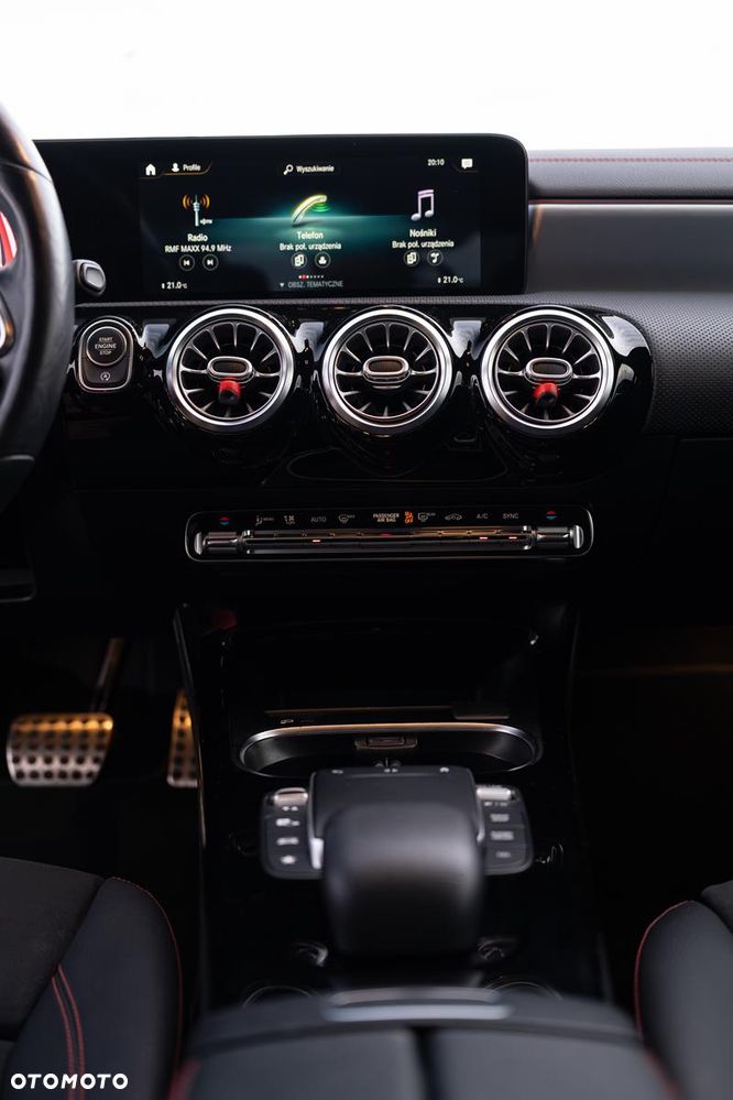 Mercedes-Benz CLA 250 4-Matic AMG Line 7G-DCT - 22