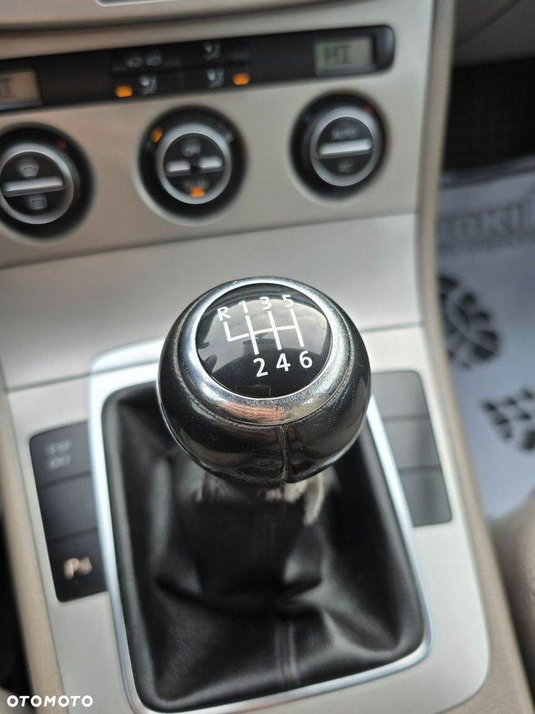 Volkswagen Passat - 30
