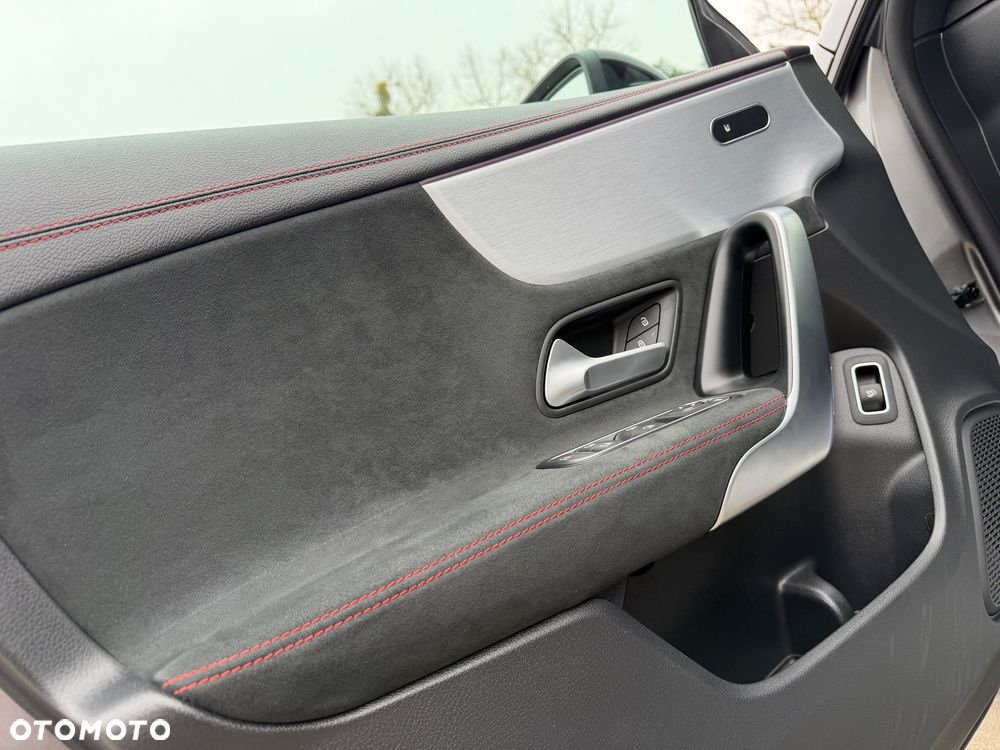Mercedes-Benz CLA 180 AMG Line 7G-DCT - 25