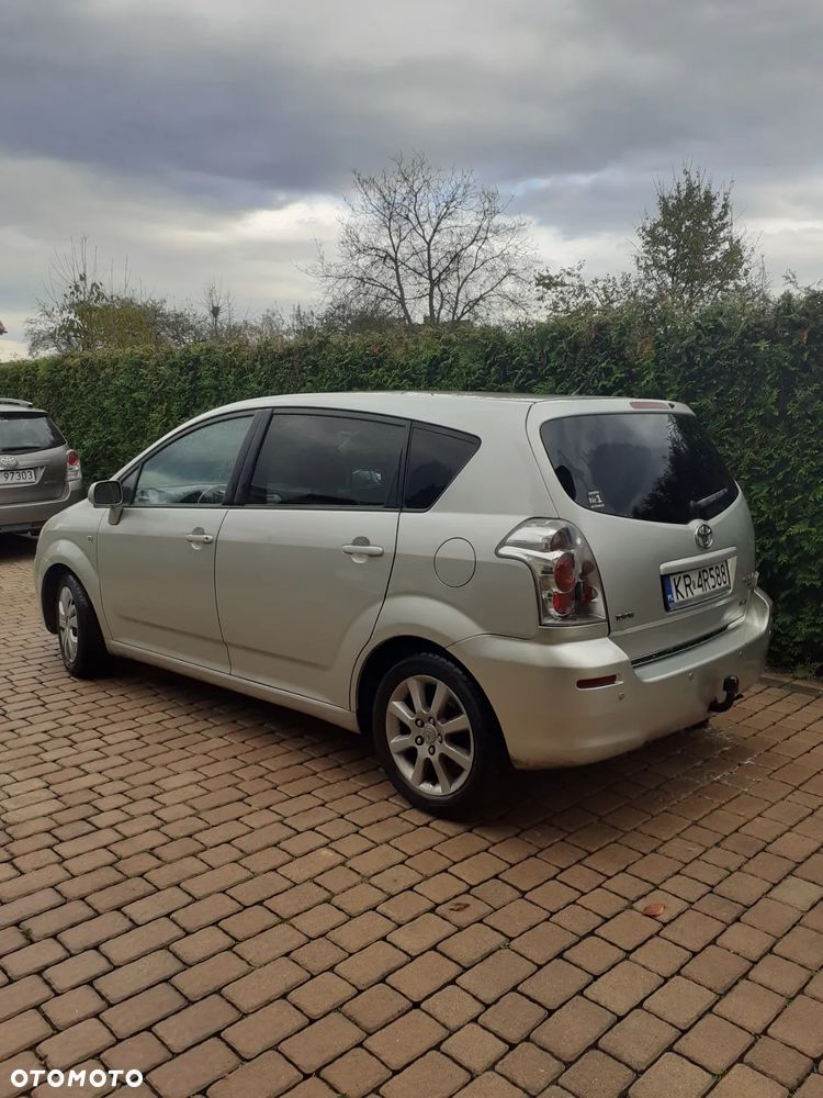 Toyota Corolla Verso 2.2 D-4D Gold - 8