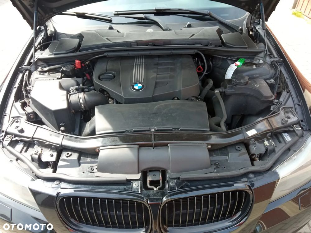 BMW Seria 3 318d DPF Touring - 21