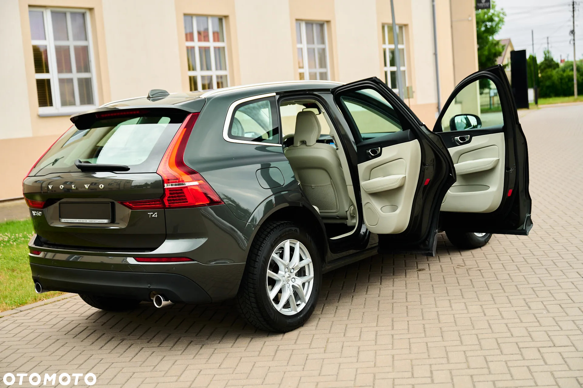 Volvo XC 60 T4 Momentum Pro - 25