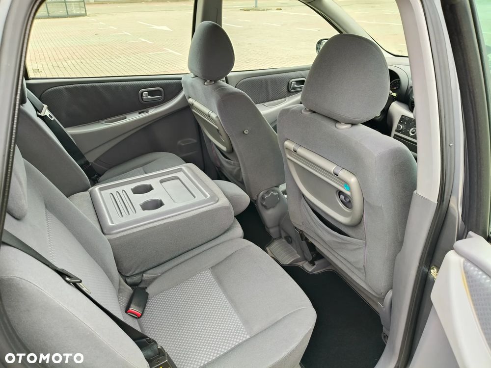 Nissan Almera Tino - 14