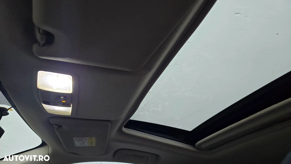 Mitsubishi Outlander 2.0 4WD Plug-In Hybrid Top - 30