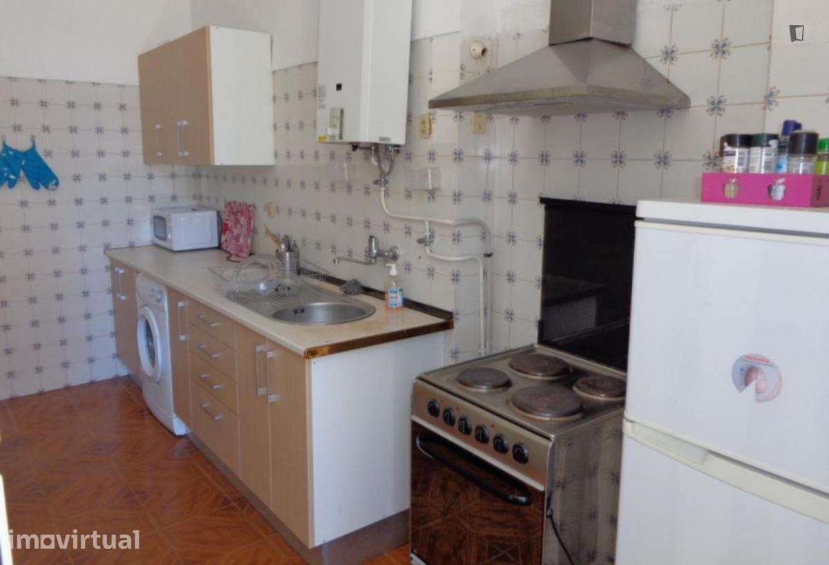 Quarto - localizado em  Coimbra - Grande imagem: 4/6