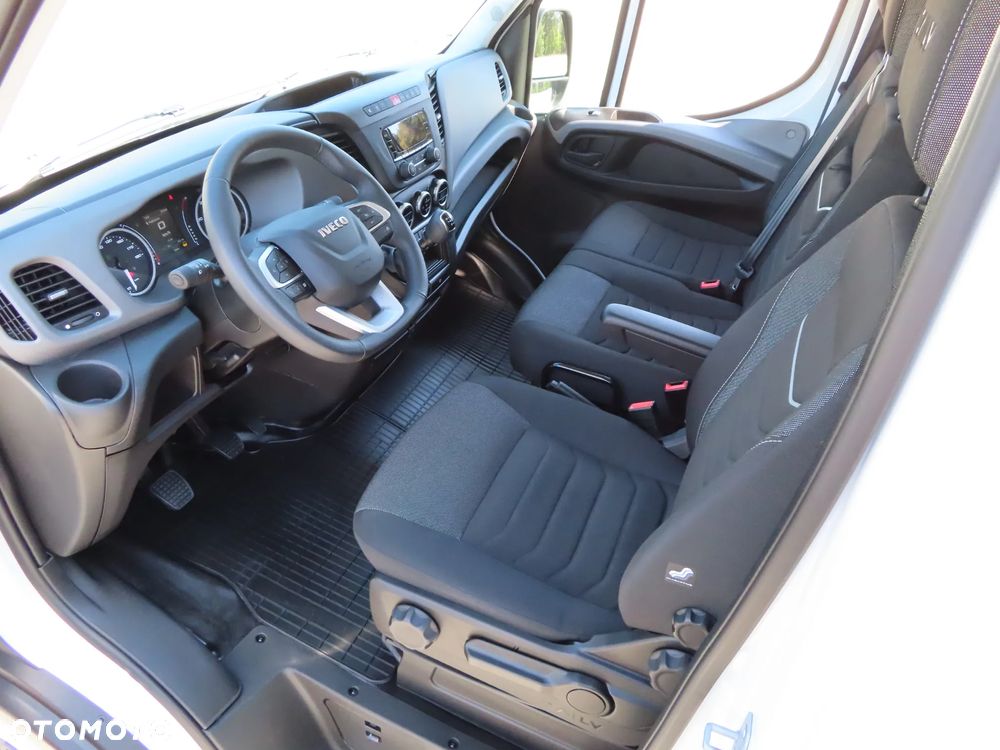 Iveco Daily 35S18 3.0 HPI 180 KM POWER Furgon Blaszak XXL 4.70 CM MAXI LONG Wysokość H2 1900 mm WZMACNIANE ZAWIESZENIE 968 Kg Ładowność HAK 3500 Kg Rozstaw Osi 4100 mm DMC 3500 Kg, WZMACNIANY Stan NOWY NIE UŻYWANY OKAZJA DOSTEPNY I GOTOWY - 36