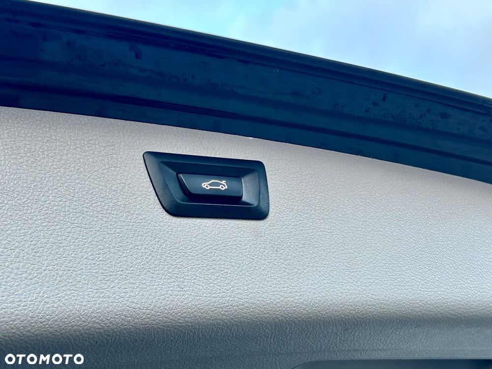 BMW Seria 3 318d - 25