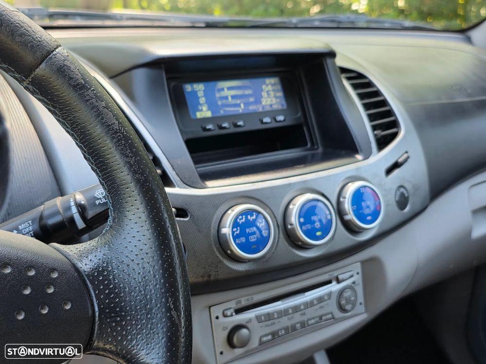Mitsubishi L200 2.5 DI-D CD Invite AC+ABS - 13