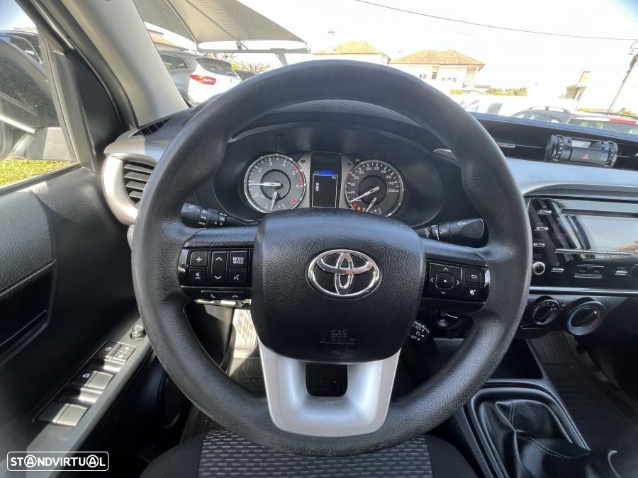 Toyota Hilux 2.4 D-4D 4WD CD CM - 25