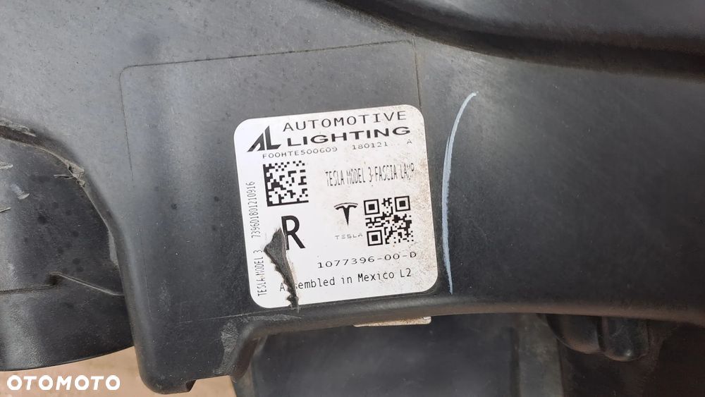 TESLA 3 PRAWY LED HALOGEN 1077396-00-D ORYGINAŁ CAŁA ŁADNY - 2