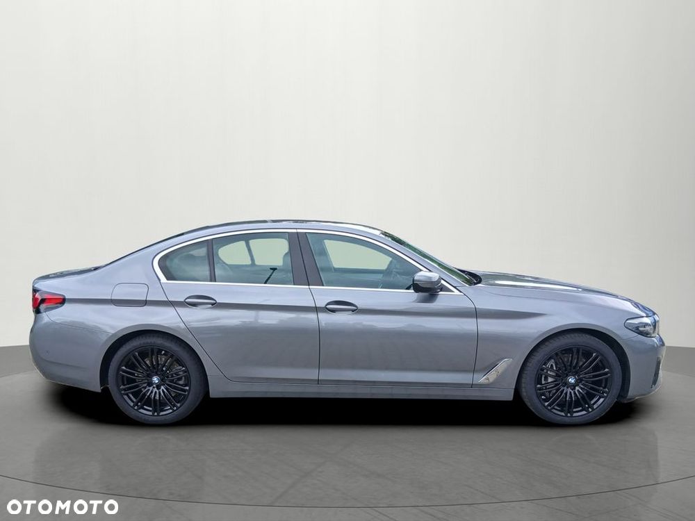 BMW Seria 5 540d xDrive mHEV - 6