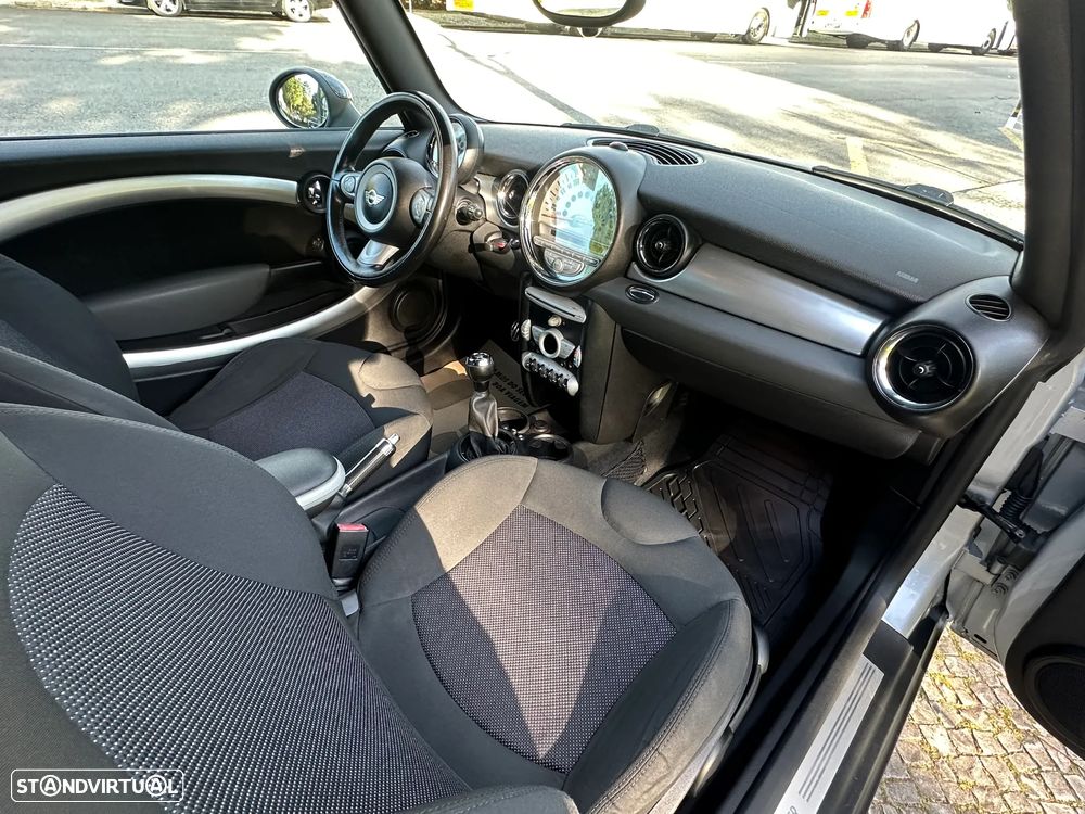 MINI 3 Portas Cooper D - 25