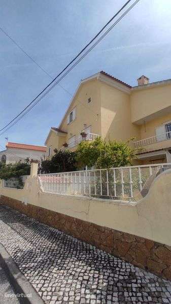 Moradia Triplex 2 Salas, Cozinha,1Despensa ,2Quartos,1 Suite,3WC - Grande imagem: 2/11