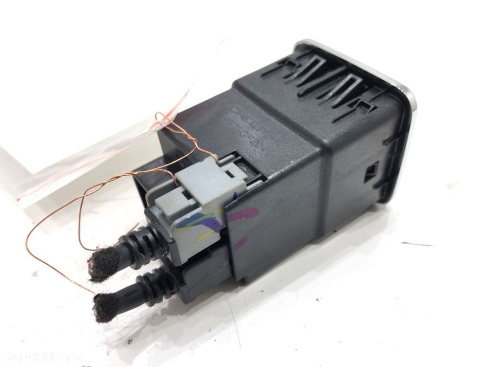 GNIAZDO PORT USB AUX  JEEP COMPASS (MP, M6) 2016 - 2022 2.4 MultiAir 4x4 129 kW [175 KM] benzyna - 3