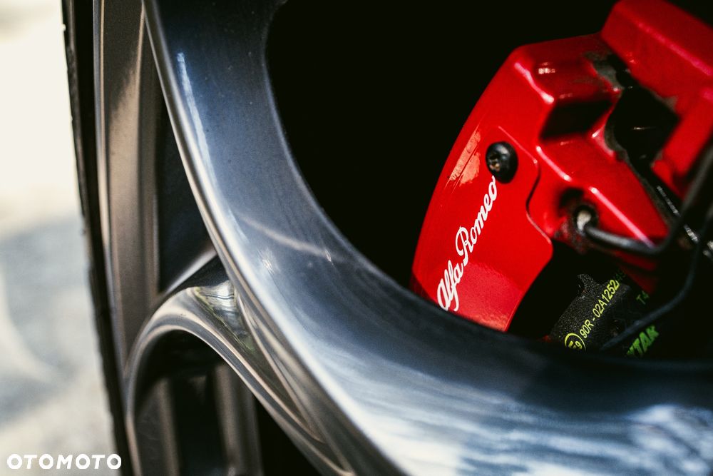 Alfa Romeo Giulia 2.0 Turbo 16V AT8-Q4 Veloce - 18