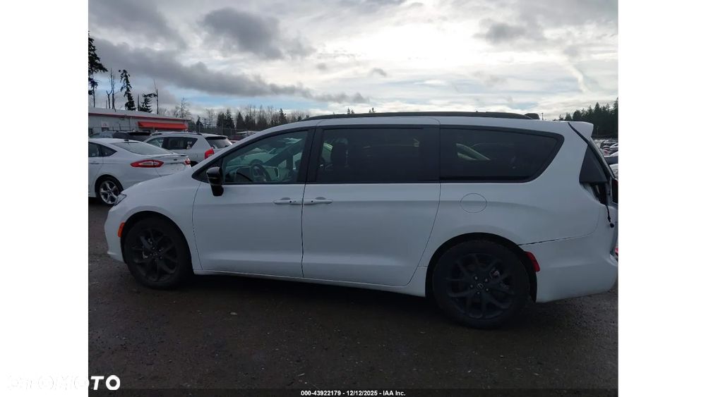 Chrysler Pacifica - 5