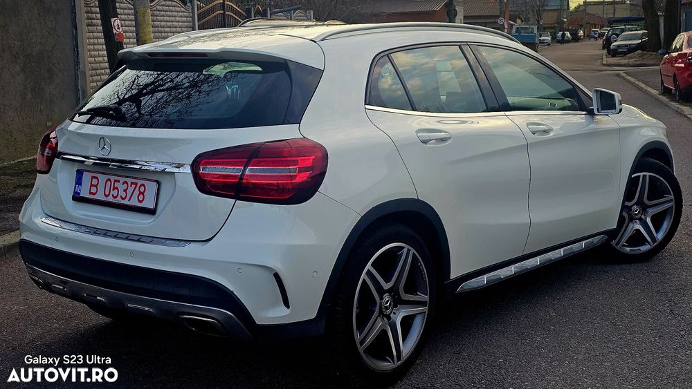 Mercedes-Benz GLA 180 7G-DCT AMG Line - 24