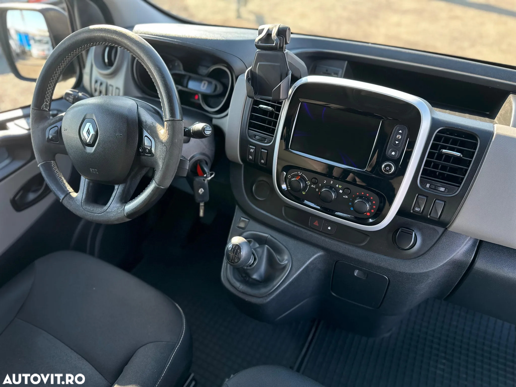 Renault Trafic - 26