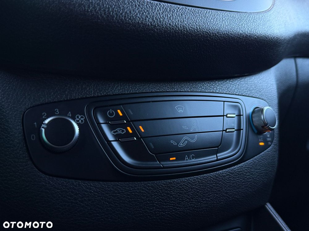 Ford Transit Courier - 25