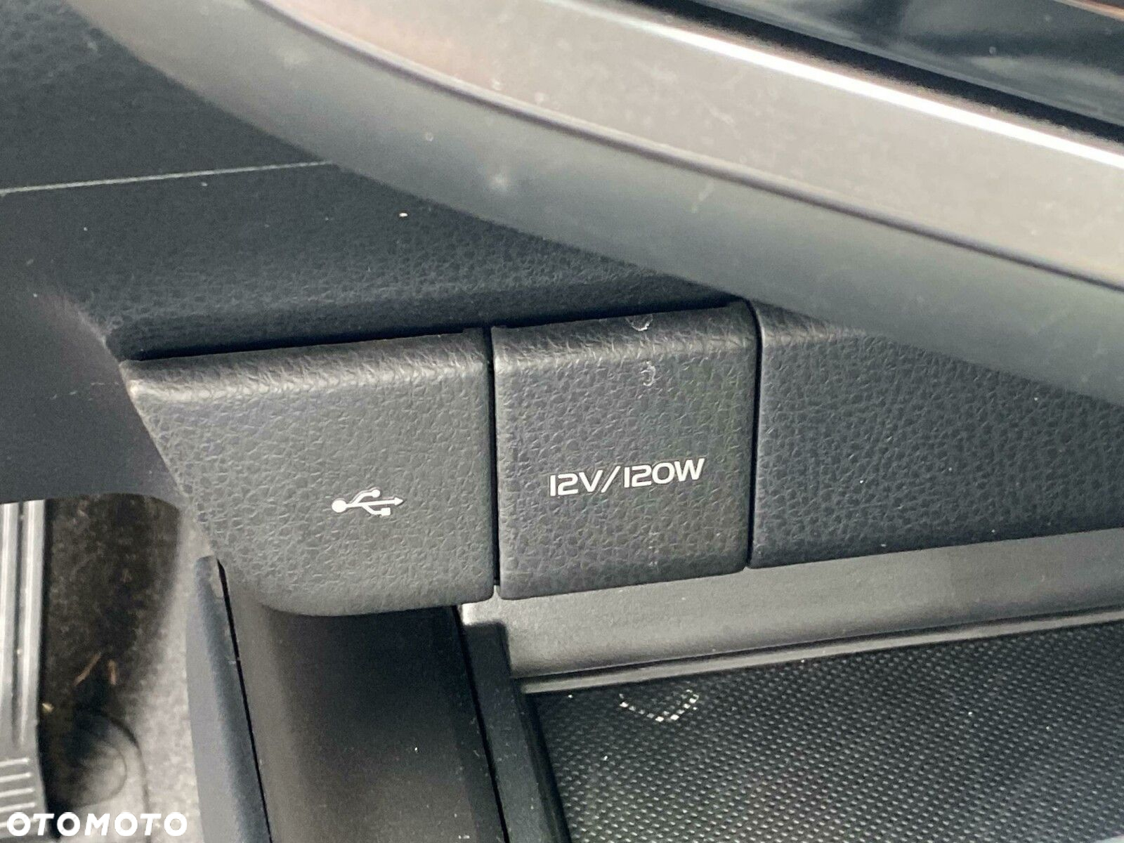 Toyota Camry - 17